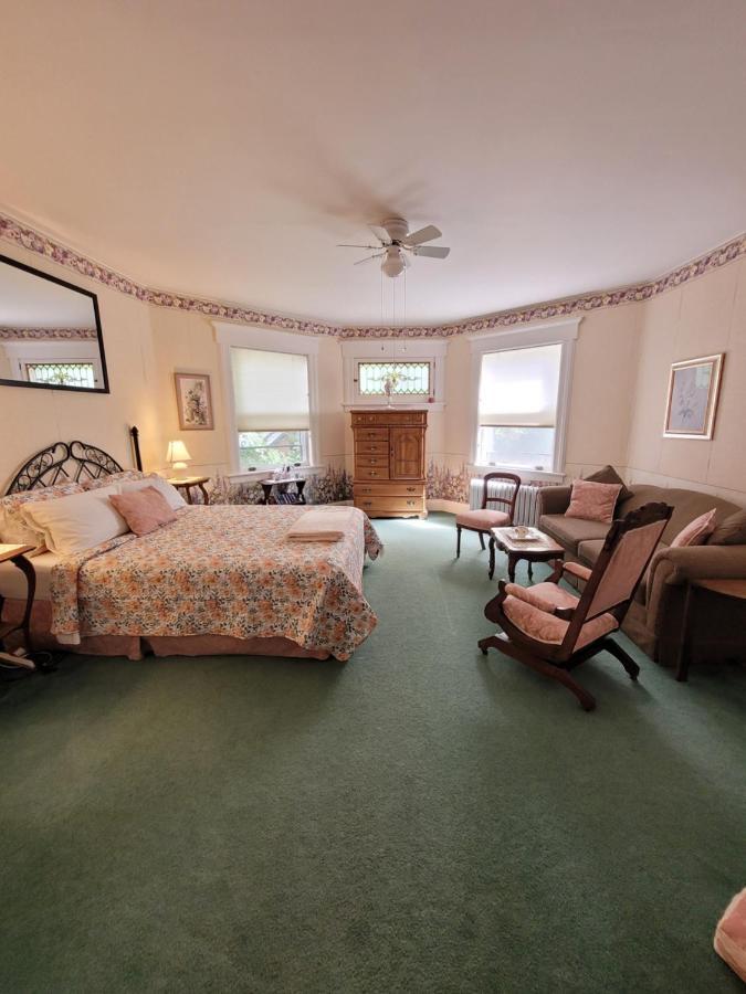 Ruby Manor Bed & Breakfast Gananoque Exteriér fotografie